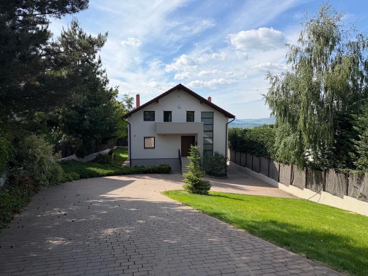 Casă cu 4 camere cu Teren 1000 Mp în Casele Micești
