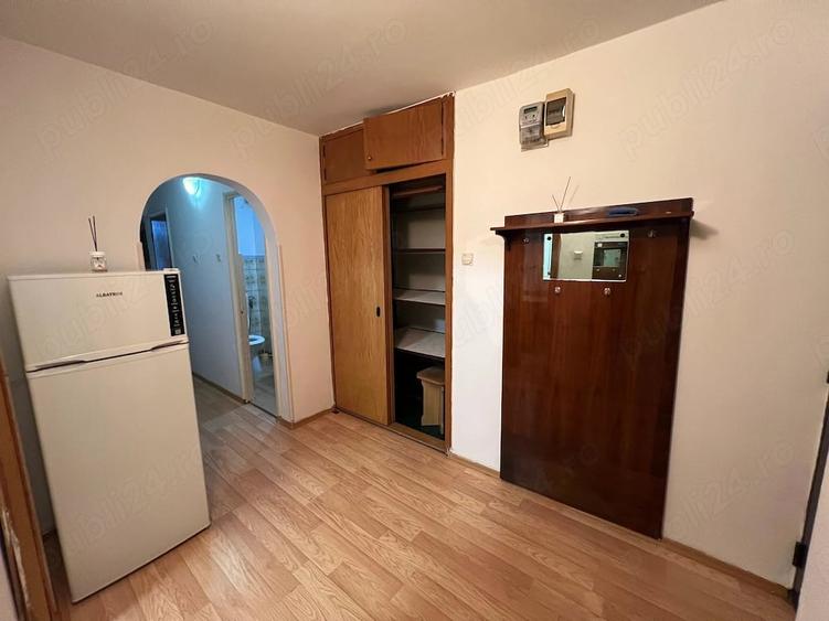 Apartament cu 3 camere decomandat în Socului