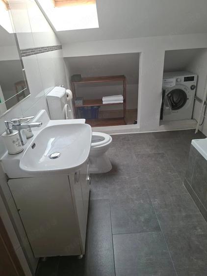 Apartament cu 3 camere decomandat în Florești