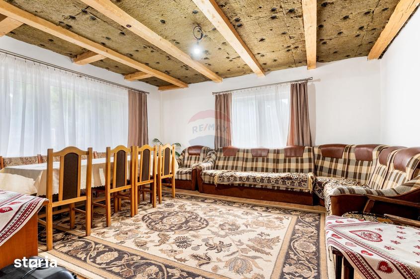 Casă cu 7 camere cu Teren 500 Mp în Măguri