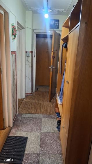 Apartament cu 3 camere decomandat în Scriitorilor