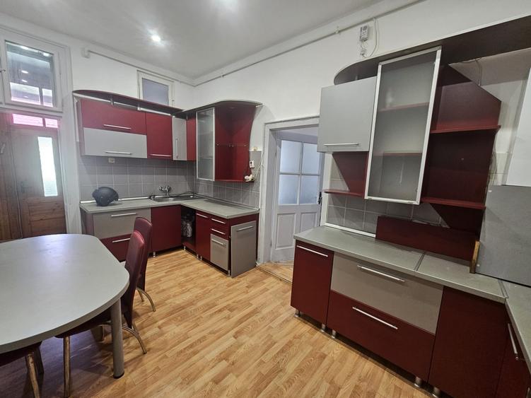 Apartament cu 4 camere semidecomandat, mobilat în Gruia