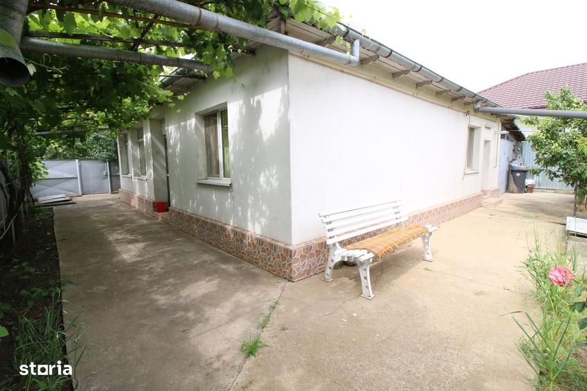 Casă cu 3 camere în Vânători