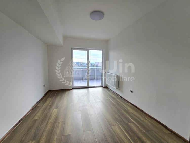 Penthouse cu 3 camere semidecomandat în Bună Ziua