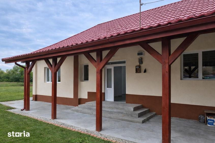 Casă cu 4 camere cu Teren 1000 Mp în Căianu