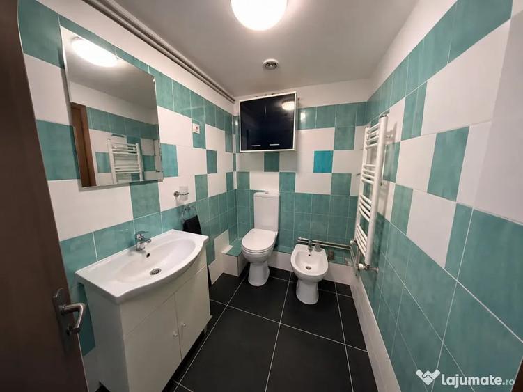 Apartament cu 3 camere semidecomandat în Central