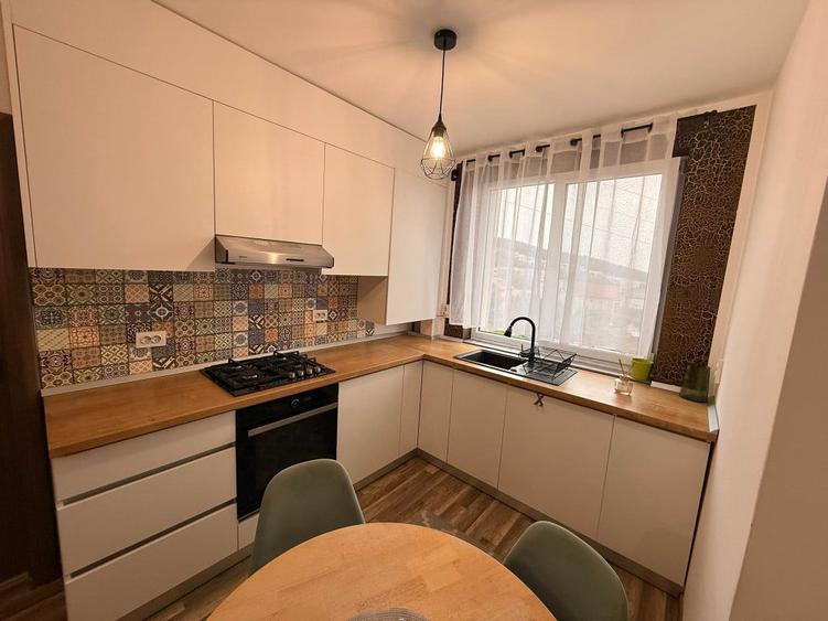 Apartament 2 camere semidecomandat zona Razoare - 8