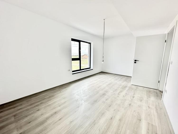Duplex cu 3 camere cu Canalizare în Moșnița Nouă