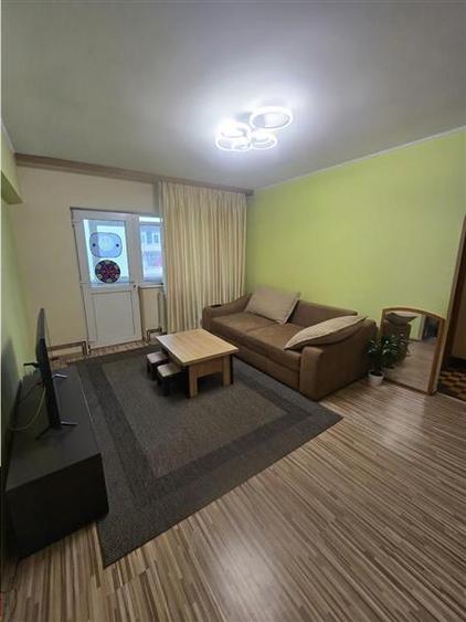 Apartament cu 3 camere semidecomandat, mobilat în Inel II