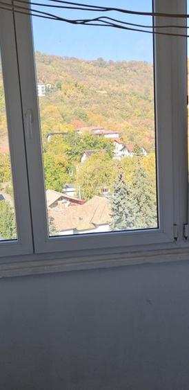 Apartament cu 3 camere semidecomandat, mobilat în Grigorescu