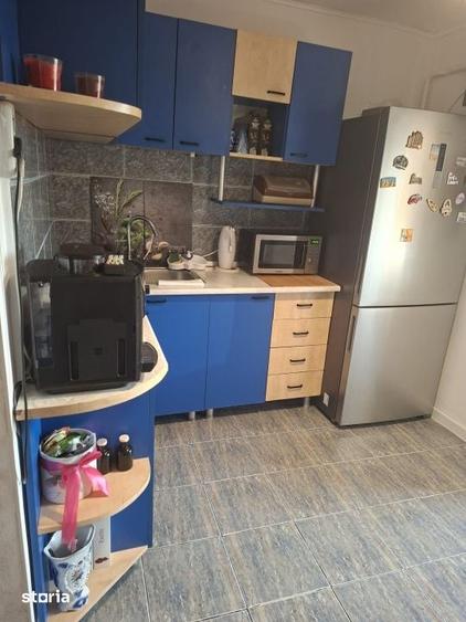 Apartament cu 3 camere decomandat în Craiovița Nouă