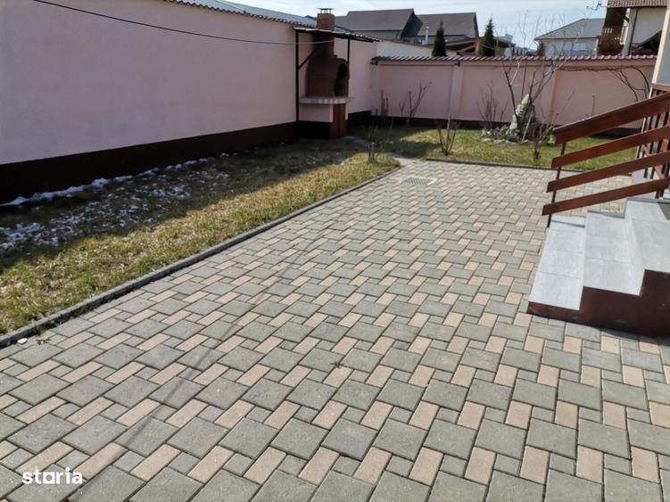 Casă cu 4 camere decomandat în Central