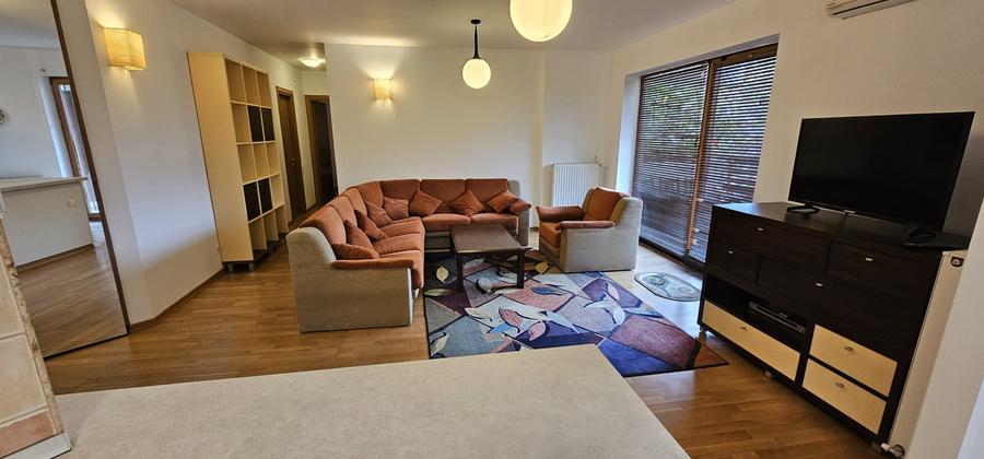 Apartament cu 3 camere semidecomandat, mobilat în Străulești