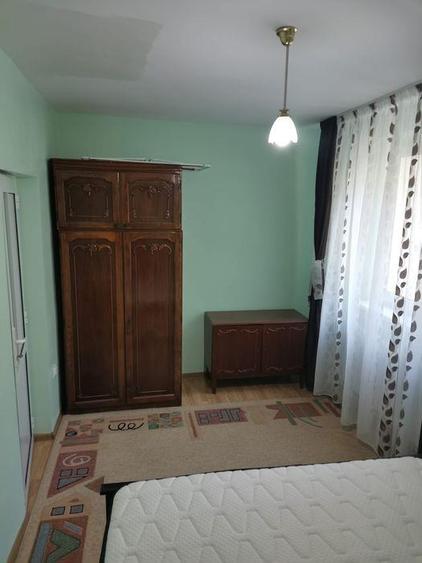 Apartament cu 3 camere semidecomandat în Centru Civic