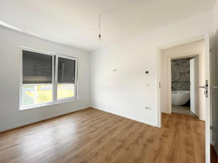 Duplex cu 5 camere cu Canalizare în Moșnița Nouă