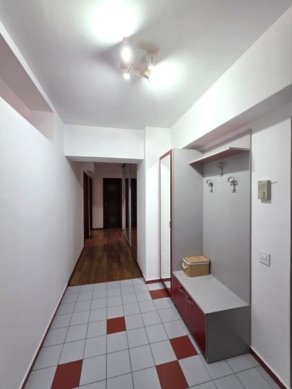 Apartament cu 3 camere decomandat în Titulescu