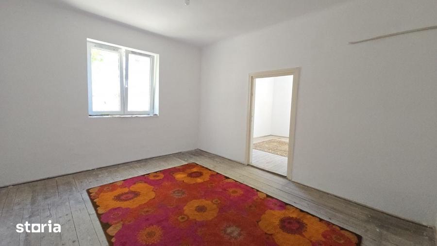 Casă cu 2 camere cu Teren 20 Mp în Central