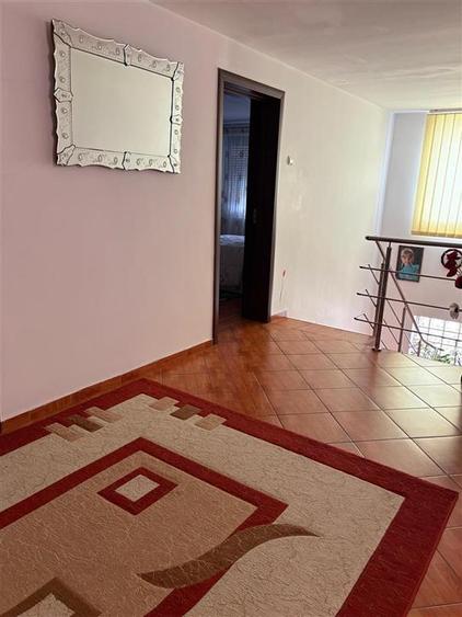 Casă individuală cu 8 camere cu Canalizare în Lascăr Catargiu