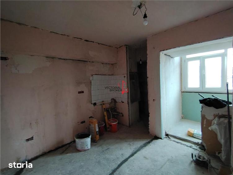 Apartament cu 4 camere decomandat în Obor