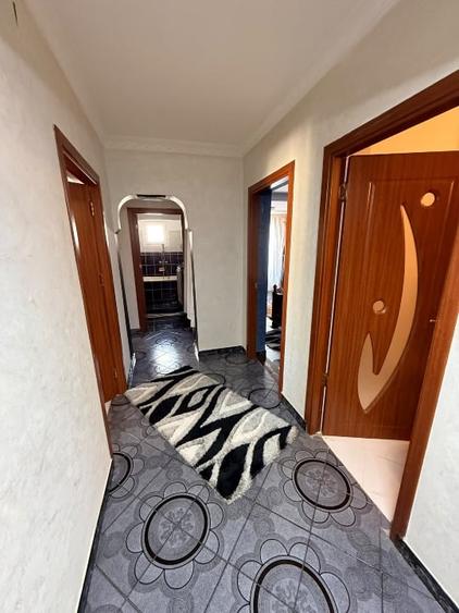 Apartament cu 4 camere decomandat, mobilat în Central