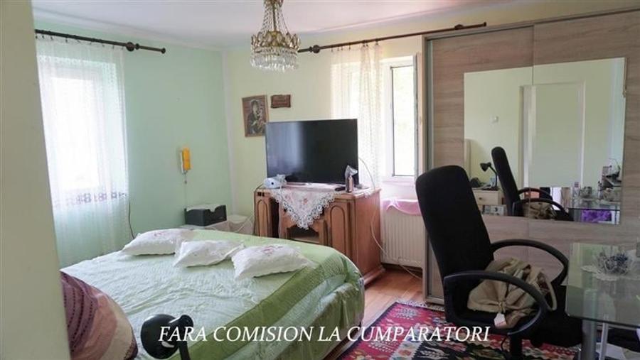 Apartament cu 3 camere decomandat în Sud
