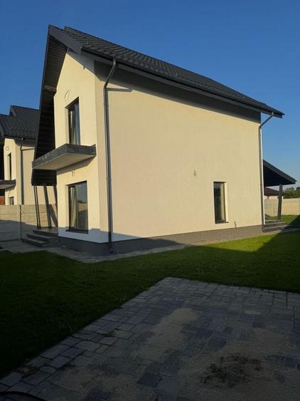 Casă cu 4 camere cu Teren 400 Mp în Domnești