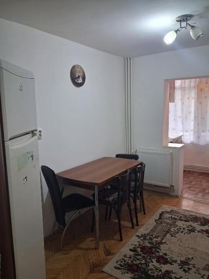 Apartament cu 2 camere decomandat, mobilat în Calea București