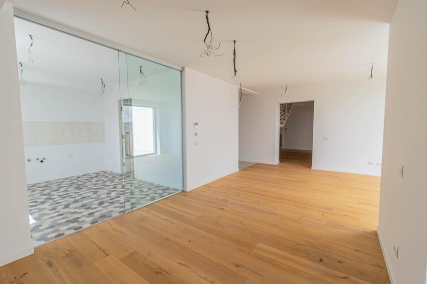 Penthouse cu 6 camere decomandat în Aviației