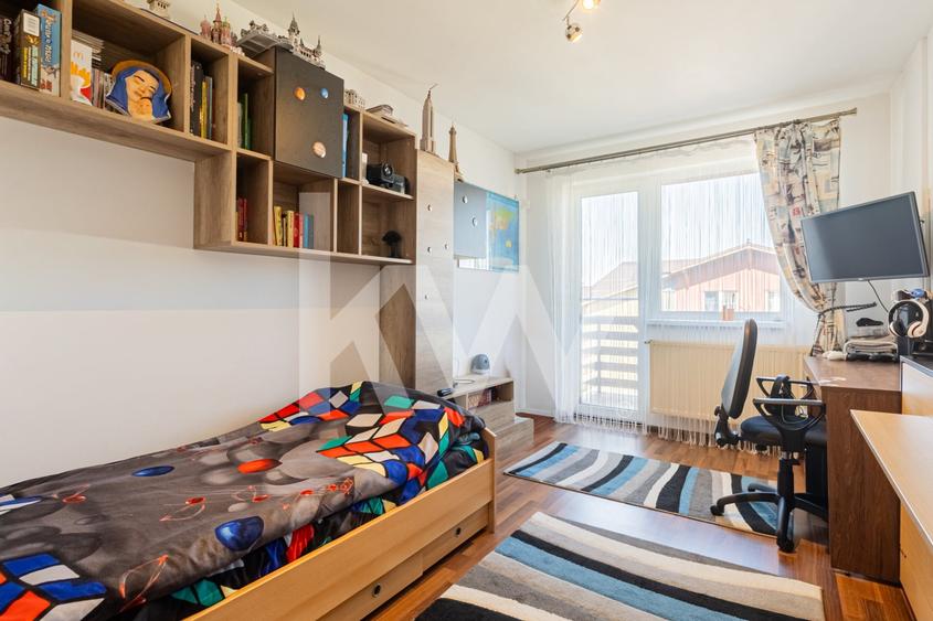 Apartament cu 3 camere decomandat, mobilat în Tractorul