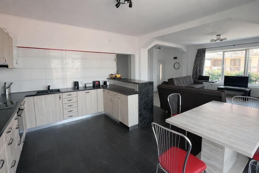 Apartament cu 3 camere decomandat, mobilat în Zorilor