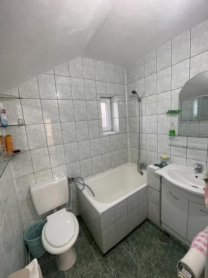 Casă individuală cu 4 camere cu Canalizare în Central