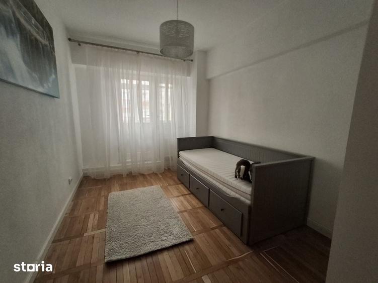 Apartament cu 3 camere decomandat, mobilat în Calea București