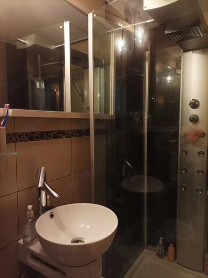 Apartament cu 3 camere nedecomandat în Central