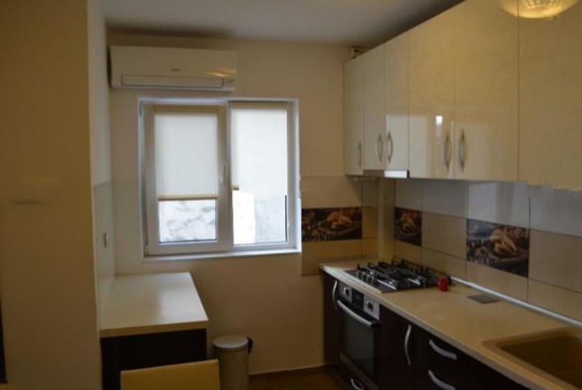 Apartament cu 3 camere semidecomandat, mobilat în Tineretului