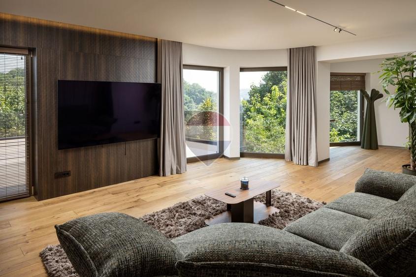 Casă individuală cu 5 camere cu Teren 1050 Mp în Centrul Istoric