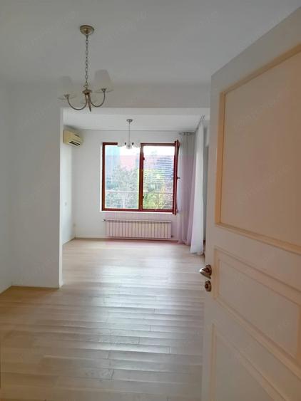 Apartament cu 4 camere semidecomandat în Floreasca