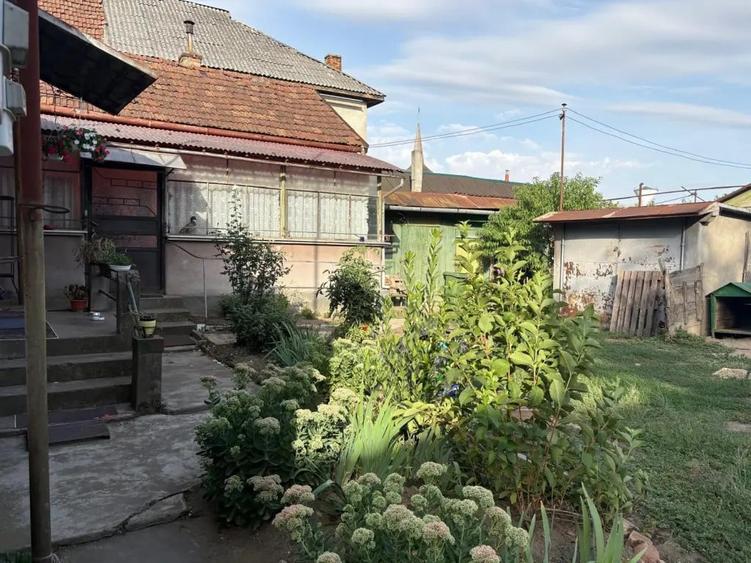 Casă cu 5 camere în Central