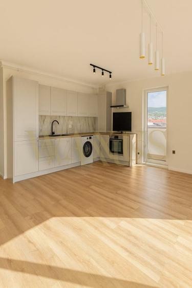Apartament cu 3 camere semidecomandat, mobilat în Florești — fotografia 2