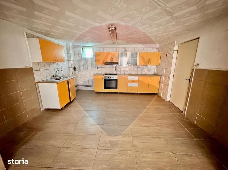 Casă cu 4 camere în Central