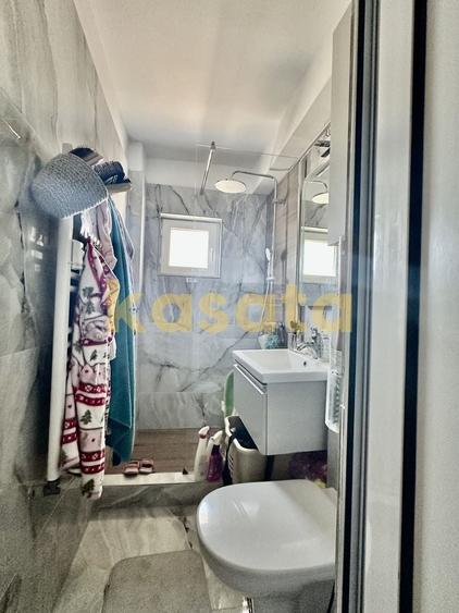 Apartament cu 4 camere decomandat în Aviației
