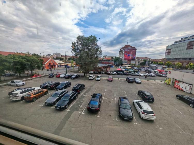 Spațiu comercial, de 450 mp, în Ultracentral