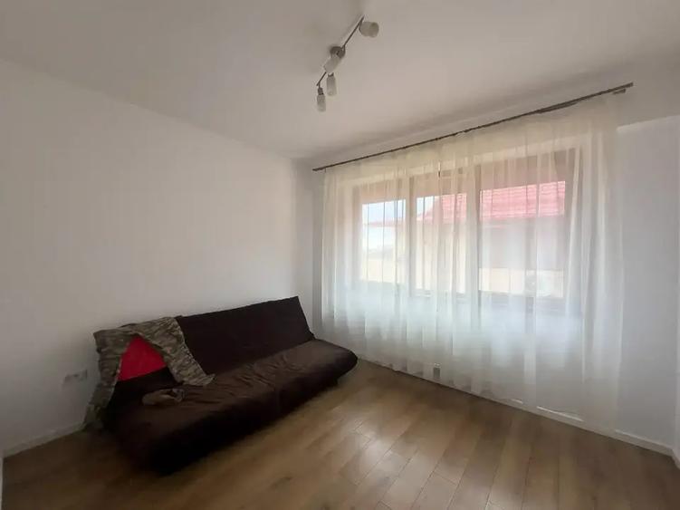Apartament cu 4 camere decomandat în Drumul Taberei