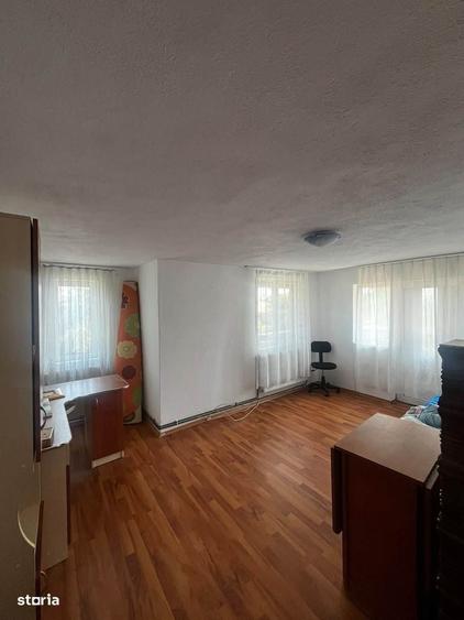 Casă cu 4 camere în Priseaca