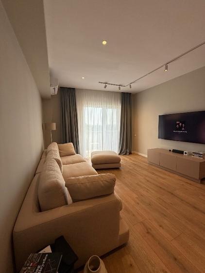 Apartament cu 3 camere decomandat, mobilat în Sisești