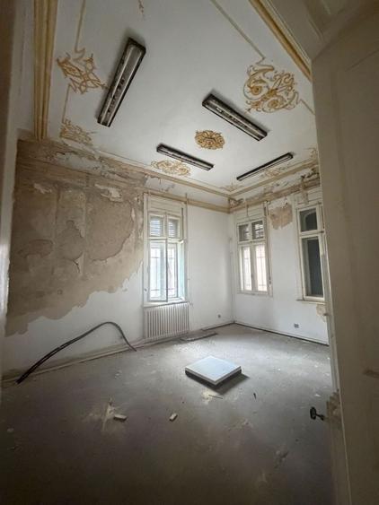Casă individuală cu 12 camere cu Canalizare în Dorobanți