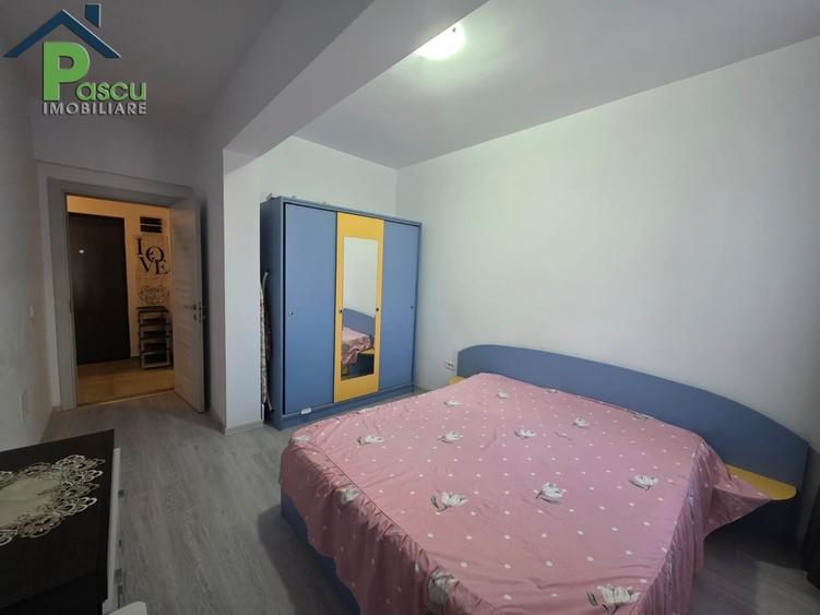 Apartament cu 5 camere decomandat în Berceni