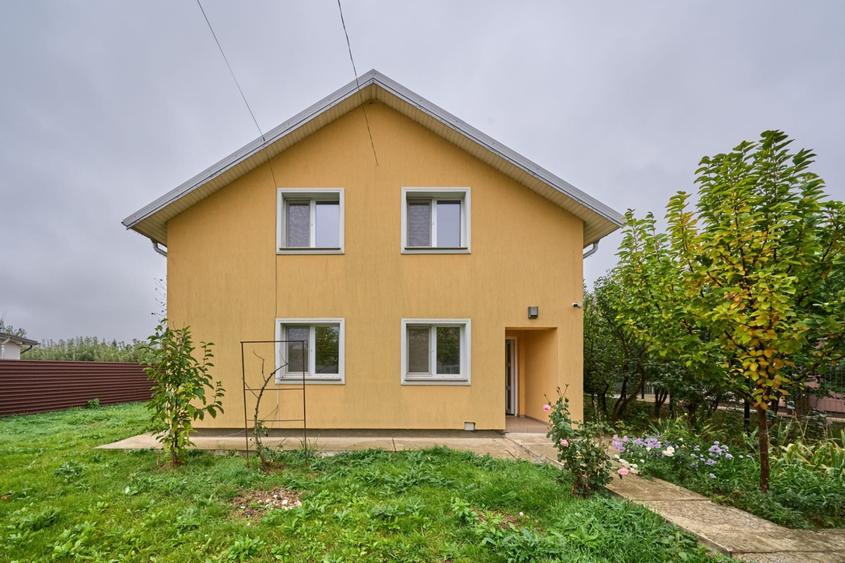 Casă cu 4 camere în Popricani