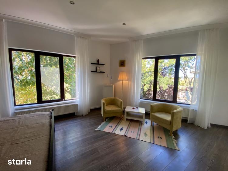 Casă cu 7 camere cu Teren 600 Mp în Corbeanca