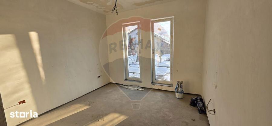 Casă cu 4 camere cu Teren 331 Mp în Crevedia