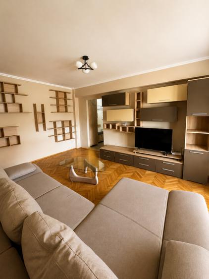 Apartament cu 2 camere semidecomandat, mobilat în Ultracentral